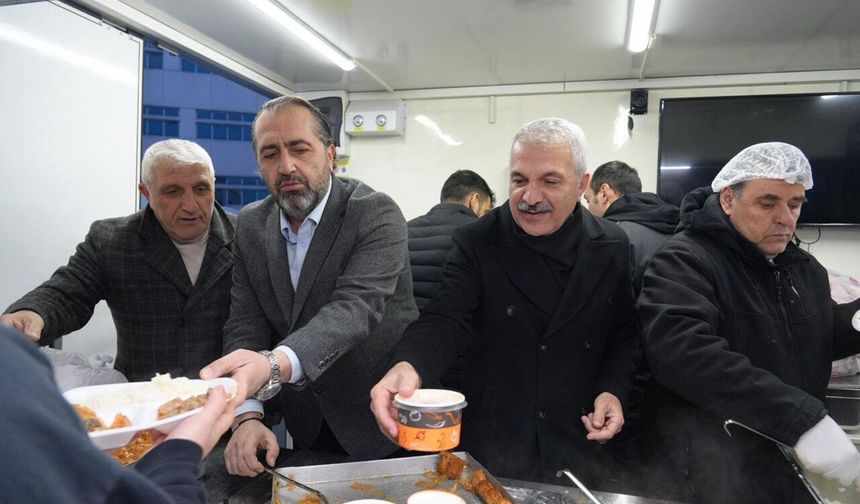 GEBZE TİCARET ODASI MOBİL AŞEVİ RAMAZAN’DA HASTANELERDE DAYANIŞMA SOFRASI KURUYOR