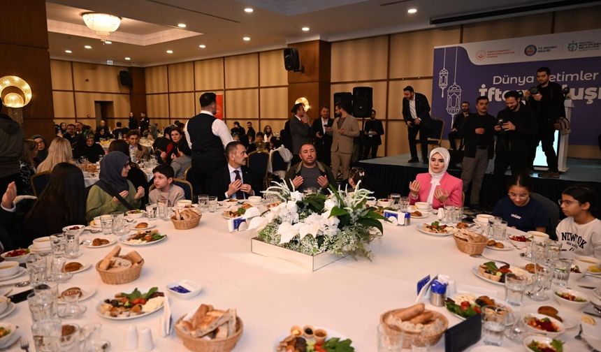 Bakan Göktaş ve Vali İlhami Aktaş, Yetim Çocuklarımızla İftar Programında Buluştu