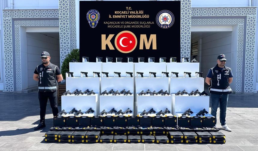 TEM’de Cephanelik Baskını! Kocaeli’nde 60 Tabanca Ele Geçirildi
