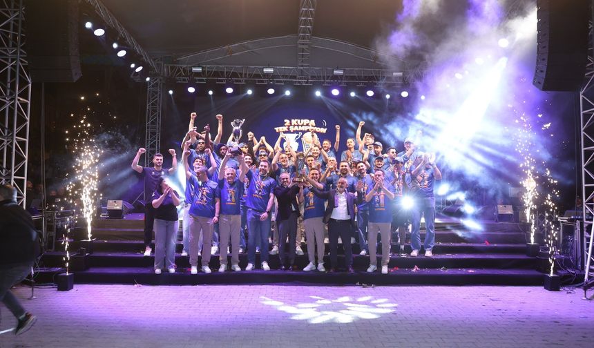 Şampiyon takım, şampiyon taraftarıyla buluştu