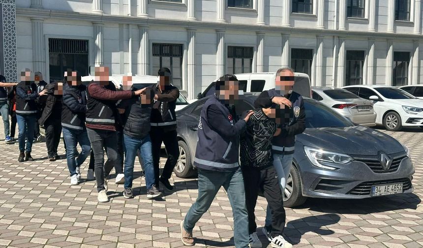 İzmit’teki Eğlence Mekanına Silahlı Saldırı: 4 Şüpheli Tutuklandı, 1 Şüpheli Adli Kontrolle Serbest