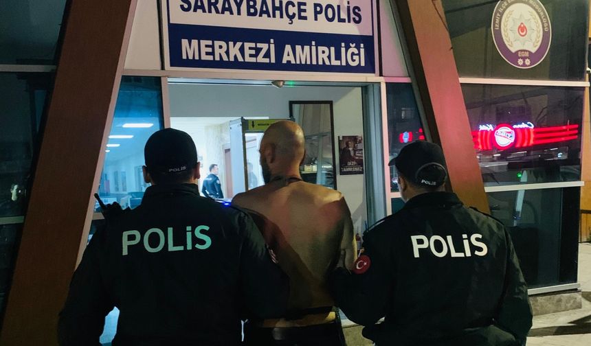 Kocaeli’de uyuşturucu operasyonu: Evden uyuşturucu, silah ve kılıç çıktı