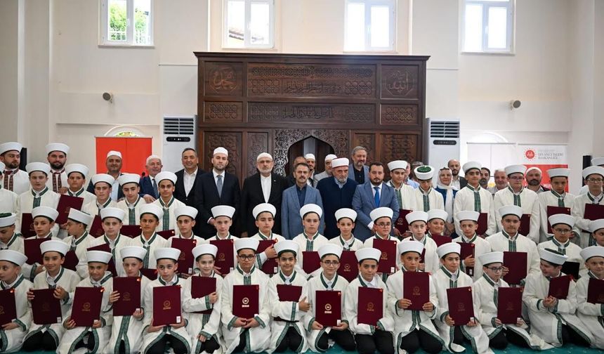 Vali İlhami Aktaş, Gölkent Erkek Yatılı Hafızlık Kuran Kursu İcazet Merasimine Katıldı