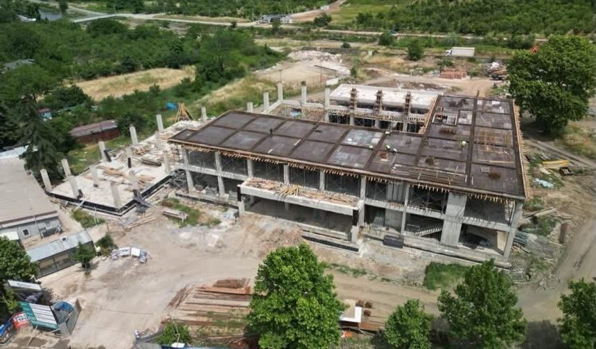 Gölcük’e FIFA standartlarında spor kompleksi inşa ediliyor