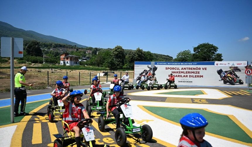 Kartepe'de Trafik Eğitim Parkurunda Eğitimler Başladı