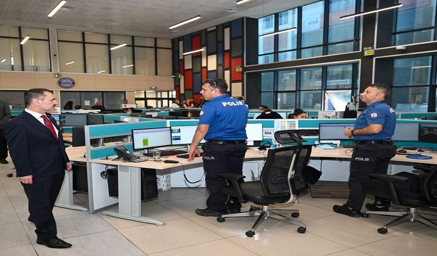 Vali İlhami Aktaş, 112 Acil Çağrı Merkezi’nde İncelemelerde Bulundu