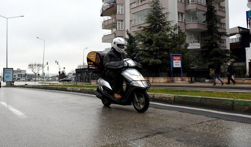 Kocaeli’de motosiklet ve kuryelerin trafiğe çıkması yasaklandı!