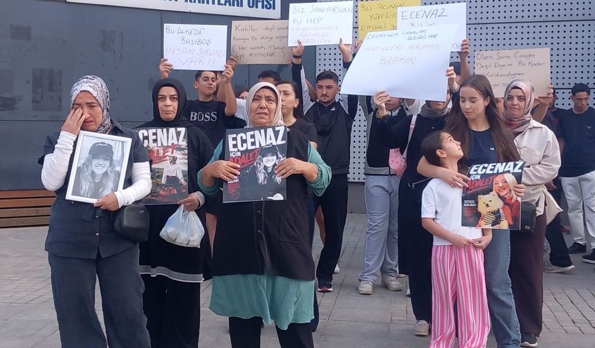 Gebze Kent Meydanı'nda Ecenaz Maçit için adalet çağrısı