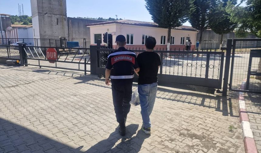 Kocaeli Jandarma’dan Hırsızlık Suçlusuna Darbe: 13 Yıl 6 Ay Cezalı Firari Yakalandı