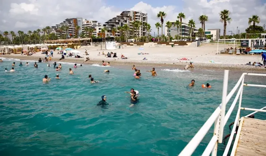 Plajda kalp sağlığına dikkat! Susamayı beklemeden su için