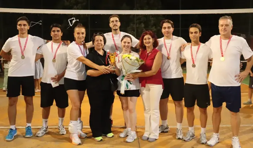 İzmit'te Voleybol Turnuvası sona erdi